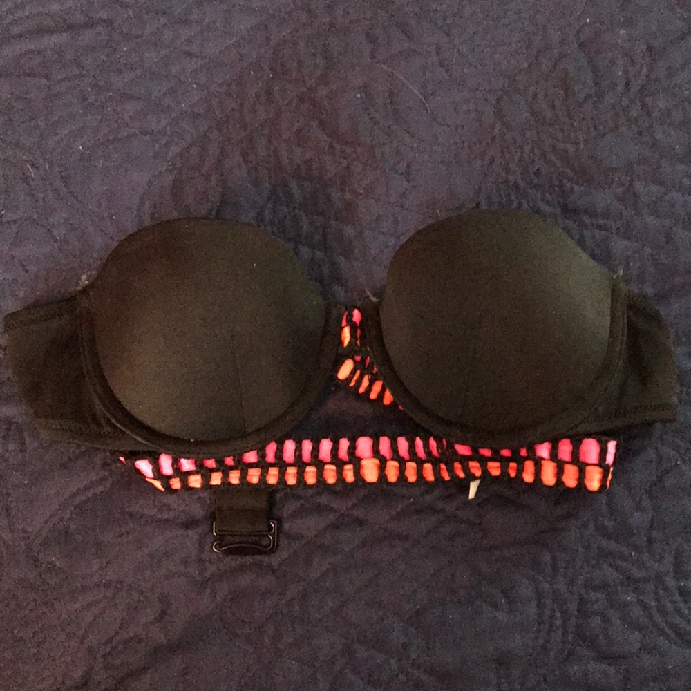 Strapless bikini top from Victoria secret 👙